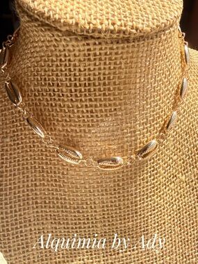 Alquimia Gold Cowrie Link Necklace